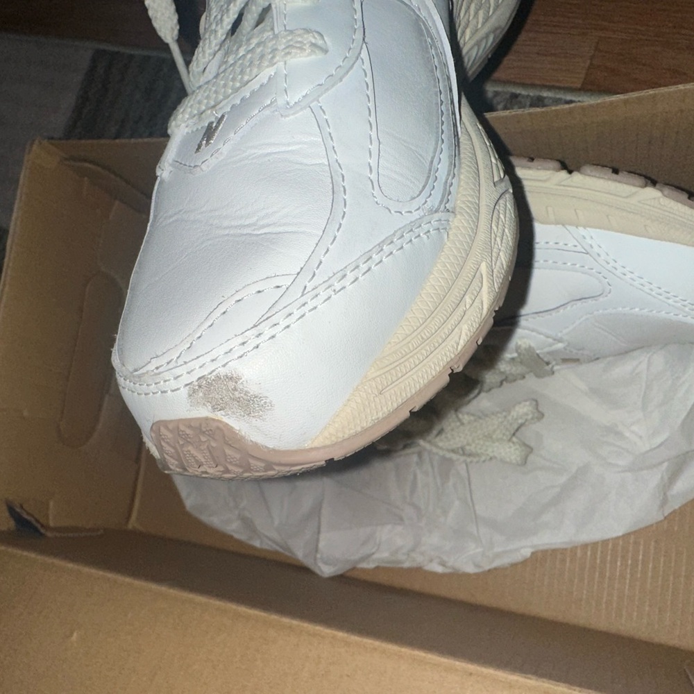 New Balance - Picture 4 of 4